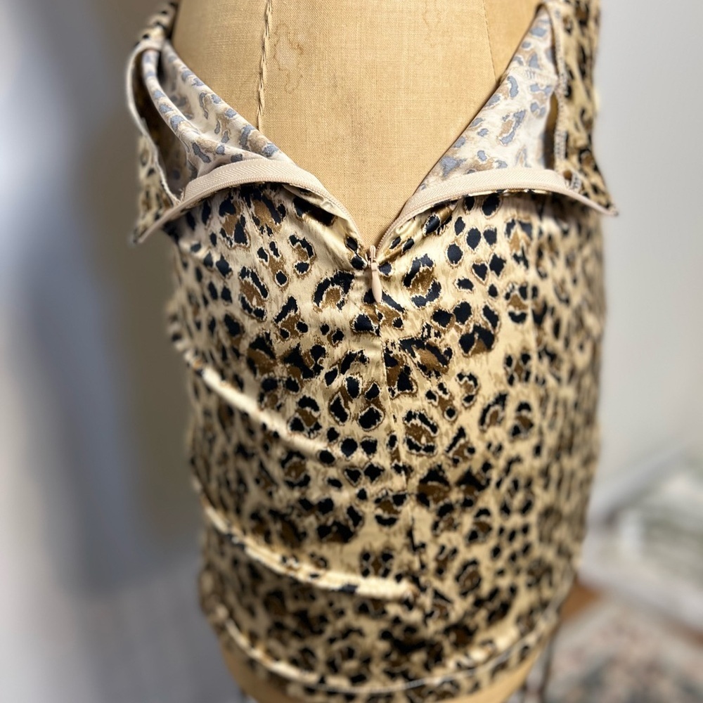 Free People animal
Print skirt size 4 side zip front slit - Picture 4 of 7